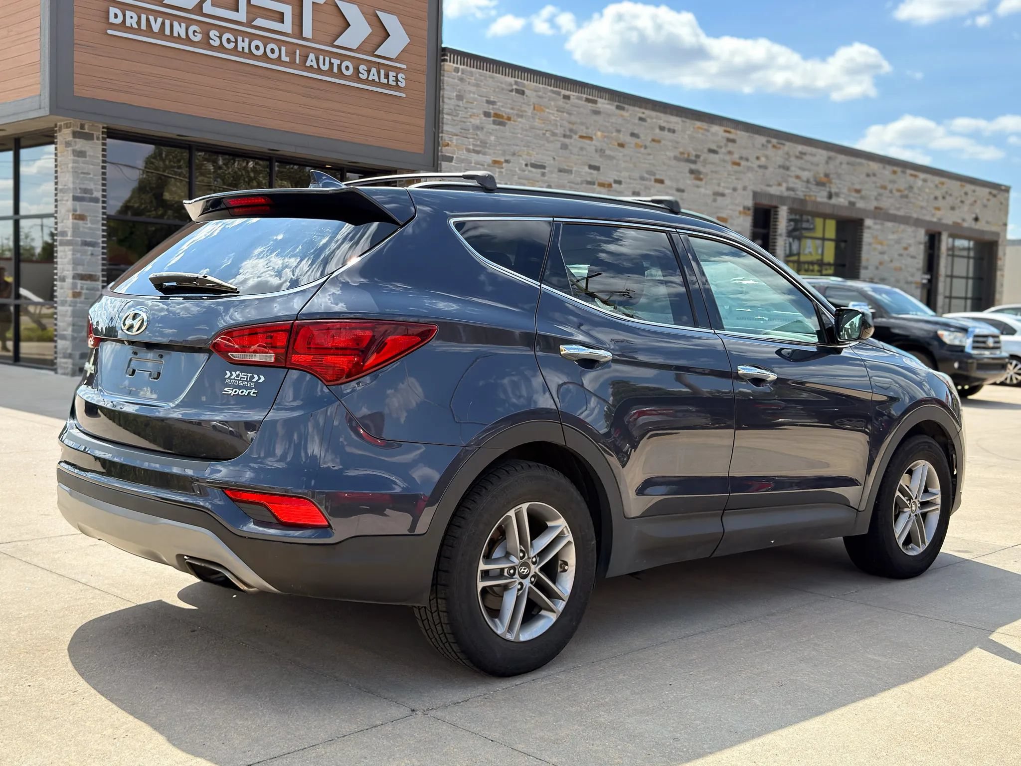 Used 2017 Hyundai Santa Fe Sport FWD image 8