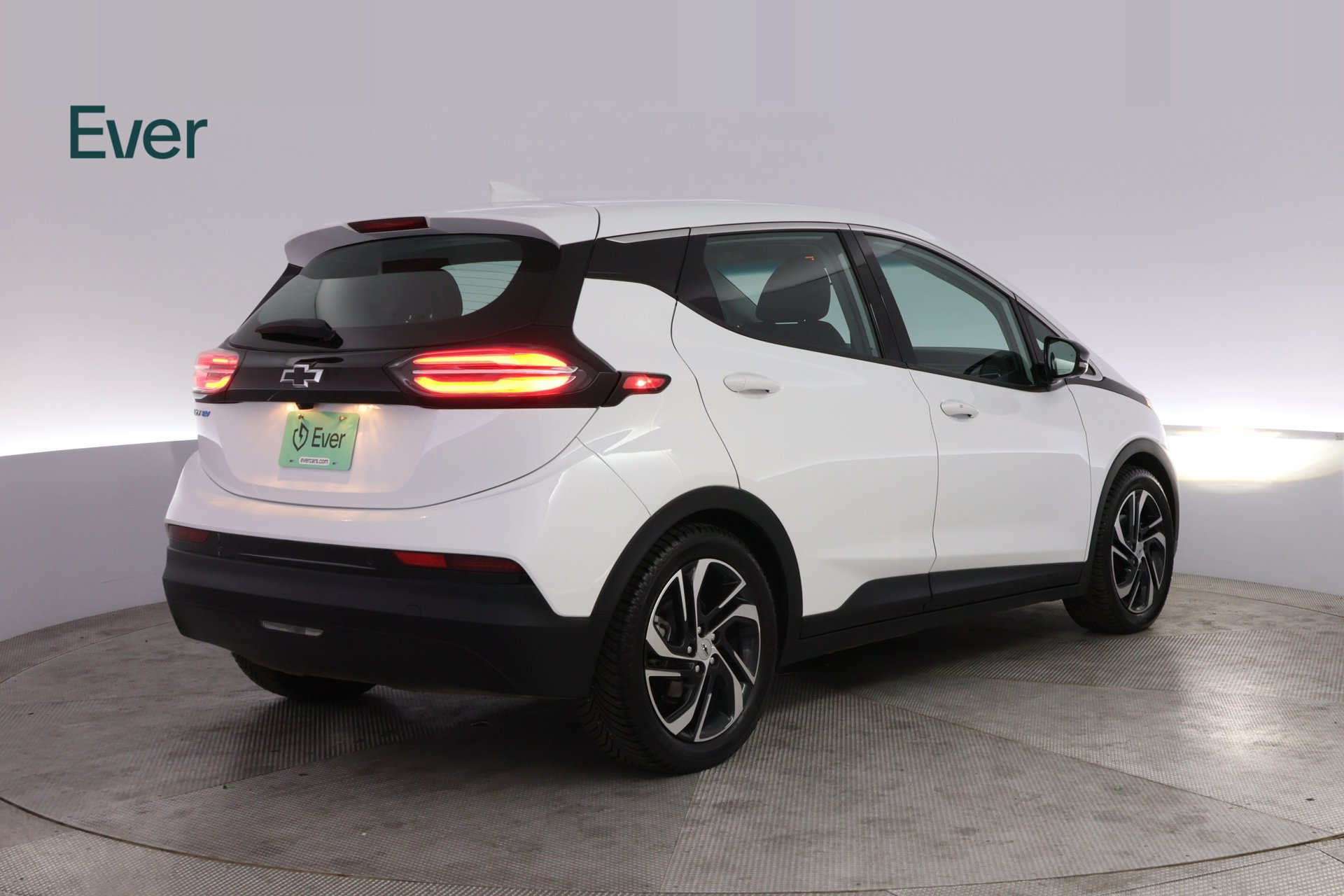 Used 2023 Chevrolet Bolt LT w/ Infotainment Package FWD image 3