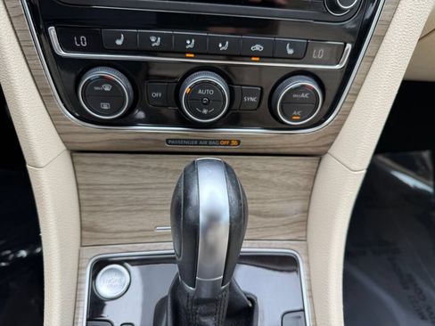 Used 2018 Volkswagen Passat 2.0T SE FWD image 18