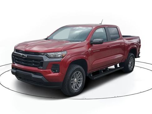 Certified 2023 Chevrolet Colorado LT w/ LT Convenience Package II AWD/4WD image 2