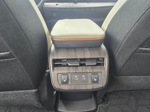 Used 2025 Nissan Ariya FWD image 29