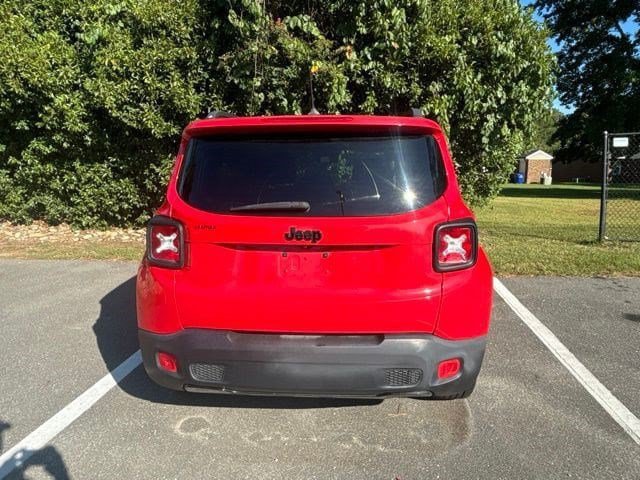 Used 2017 Jeep Renegade Altitude FWD image 3