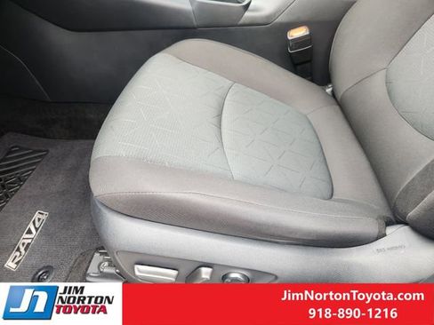 Used 2024 Toyota RAV4 XLE FWD image 25