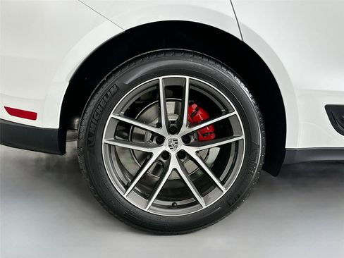 Certified 2026 Porsche Macan S AWD/4WD image 13