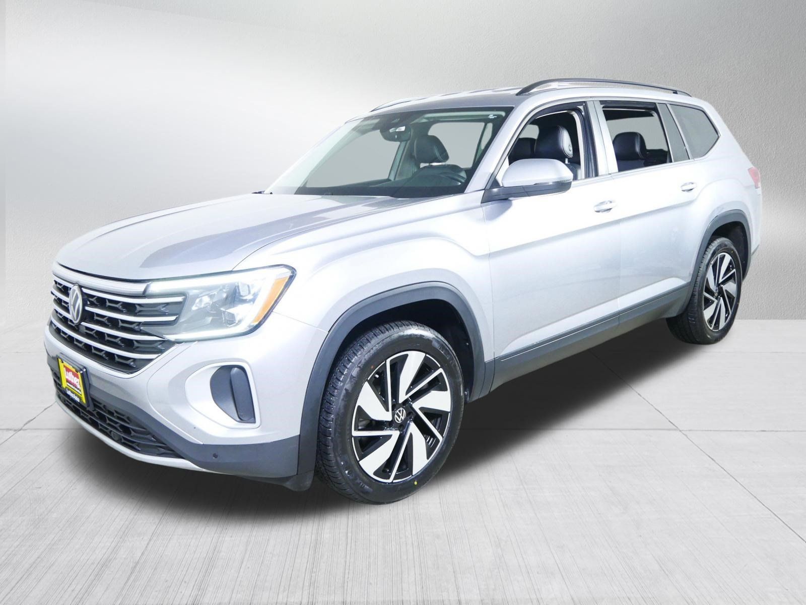 Used 2024 Volkswagen Atlas SE AWD/4WD image 3