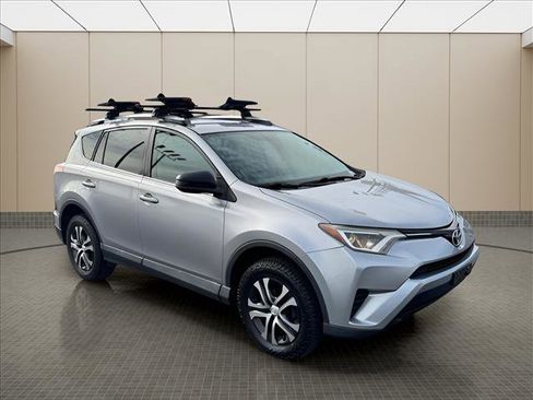 Used 2016 Toyota RAV4 LE image 2