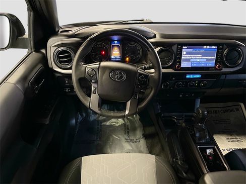 Used 2022 Toyota Tacoma TRD Off-Road image 20