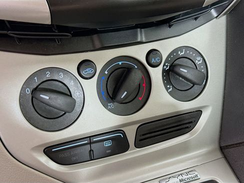 Used 2014 Ford Focus SE FWD image 14