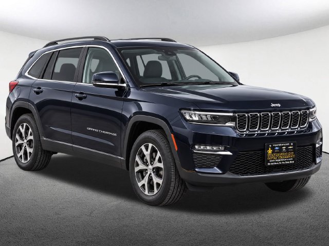 Used 2024 Jeep Grand Cherokee Limited w/ Trailer Tow Package AWD/4WD image 2