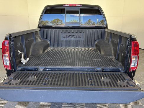 Used 2019 Nissan Frontier SV image 11