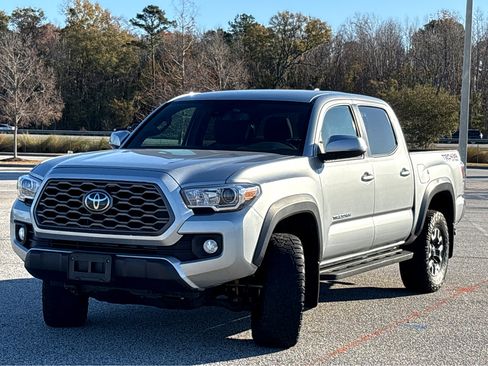 Used 2022 Toyota Tacoma image 3