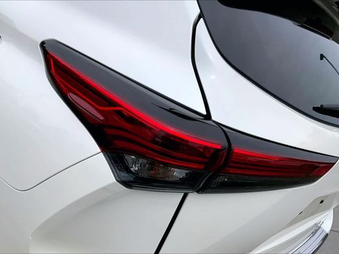 Used 2021 Toyota Highlander Platinum AWD/4WD image 29