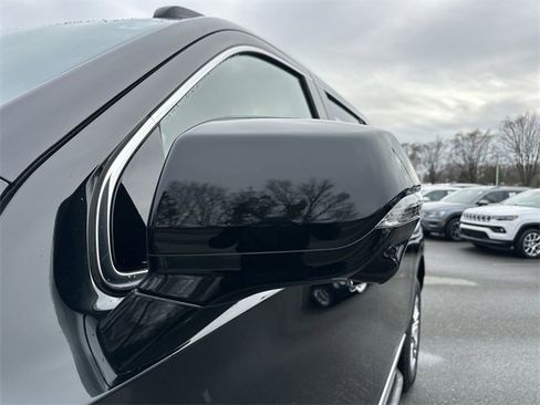 Used 2025 GMC Yukon XL Denali image 10