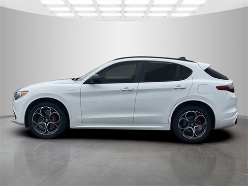 Used 2022 Alfa Romeo Stelvio Veloce image 4