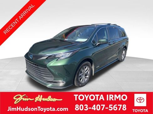 Used 2021 Toyota Sienna XLE w/ XLE Plus Package image 1