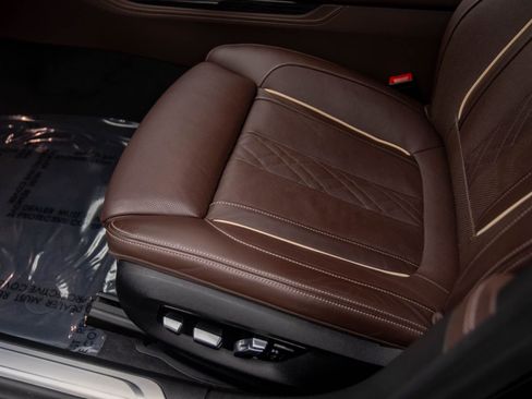 Certified 2022 BMW 750i xDrive w/ Luxury Rear Seating Package image 16