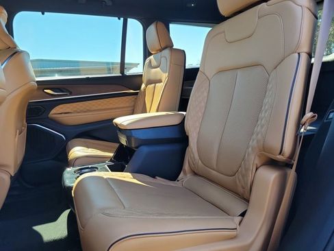 Used 2023 Jeep Grand Cherokee L Summit w/ Luxury Tech Group V image 20