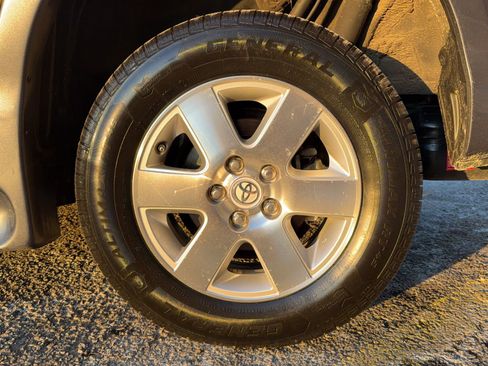 Used 2010 Toyota Sienna LE image 10