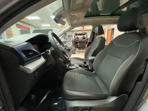 Used 2023 Volkswagen Taos SE AWD/4WD image 16