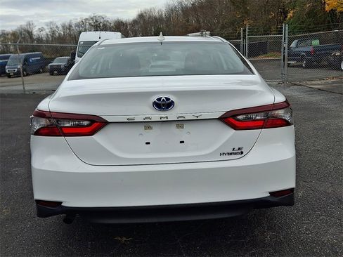 Used 2022 Toyota Camry LE image 5