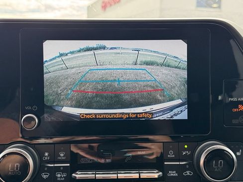 Used 2023 Toyota Highlander XLE AWD/4WD image 22