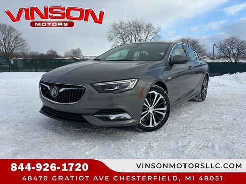 Used 2019 Buick Regal Essence w/ Driver Confidence Package I image 1
