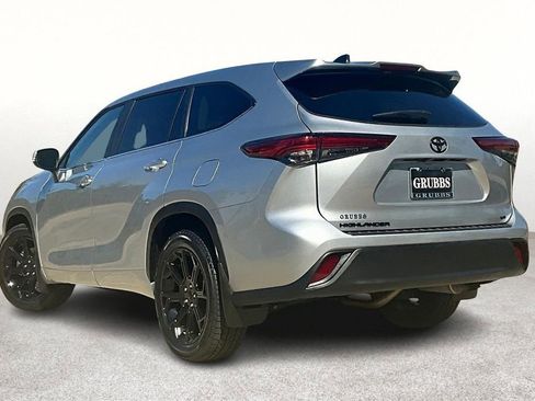 Used 2023 Toyota Highlander L image 15