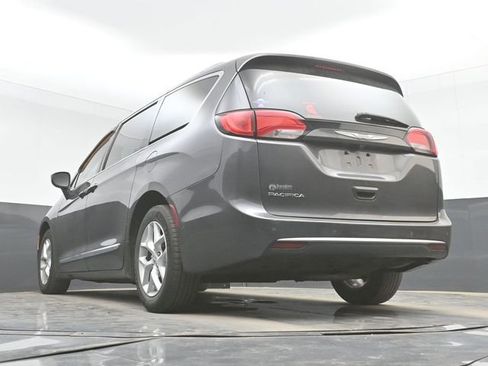 Used 2017 Chrysler Pacifica Touring-L Plus w/ Tire & Wheel Group FWD image 31