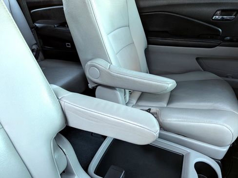 Used 2019 Honda Pilot Touring image 52