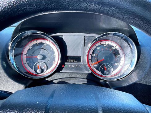 Used 2018 Dodge Grand Caravan SE w/ UConnect Hands-Free Group image 20