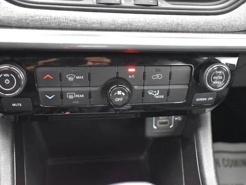 Used 2024 Jeep Compass Latitude AWD/4WD image 33