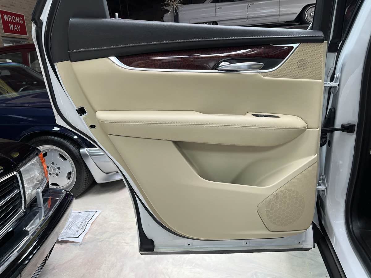 Used 2018 Cadillac XT5 Premium Luxury w/ LPO, Wheel Lock Package AWD/4WD image 28