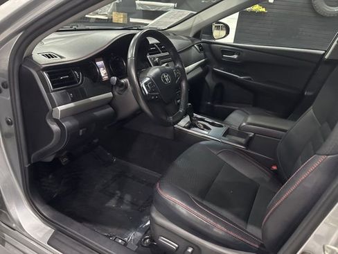 Used 2017 Toyota Camry SE w/ Four Season Floor Mat Package image 13