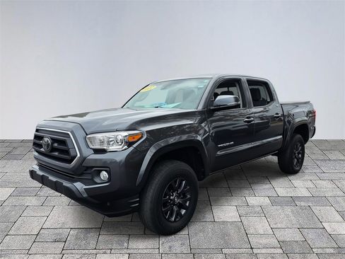 Used 2022 Toyota Tacoma SR5 image 3