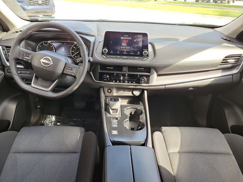 Used 2025 Nissan Rogue SV FWD image 16