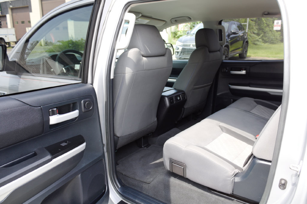 Used 2015 Toyota Tundra SR5 w/ TRD Off Road Package AWD/4WD image 31