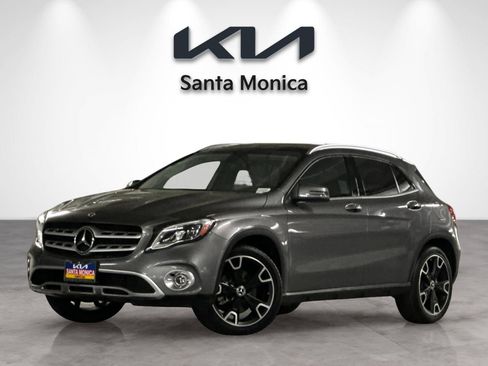 Used 2019 Mercedes-Benz GLA 250 4MATIC w/ Premium Package image 2