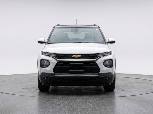 Used 2025 Chevrolet TrailBlazer LT FWD image 2