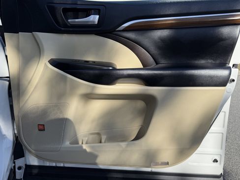 Used 2019 Toyota Highlander Limited image 46