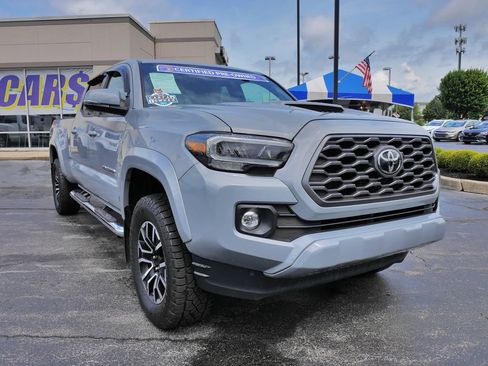Used 2020 Toyota Tacoma TRD Sport AWD/4WD image 2