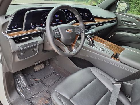 Used 2024 Cadillac Escalade ESV Luxury RWD image 19
