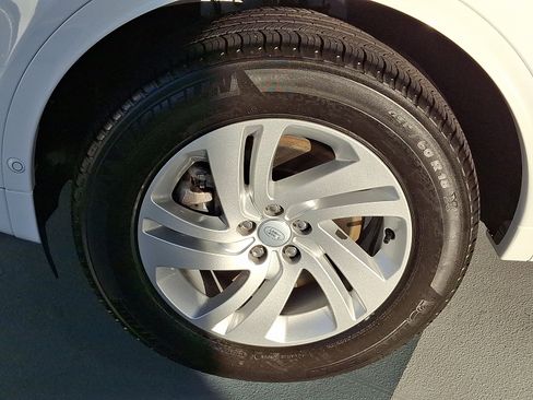 Certified 2025 Land Rover Discovery Sport S image 8