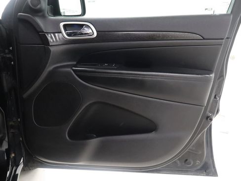 Used 2018 Jeep Grand Cherokee Altitude AWD/4WD image 19