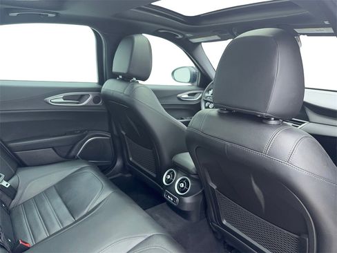 Used 2022 Alfa Romeo Giulia Veloce image 51