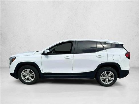 Used 2024 GMC Terrain SLE FWD image 2