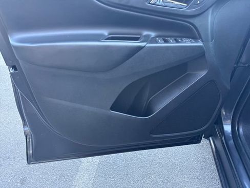 Used 2022 Chevrolet Equinox LT image 10