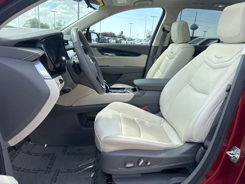 Used 2024 Cadillac XT6 Premium Luxury w/ Technology Package AWD/4WD image 4