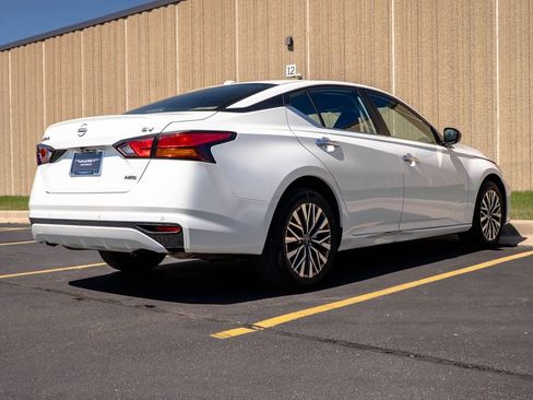 Used 2024 Nissan Altima 2.5 SV image 9
