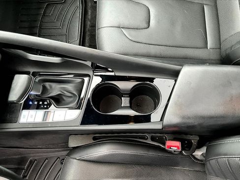 Used 2021 Hyundai Elantra Limited image 15