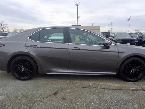 Used 2021 Toyota Camry XSE image 9